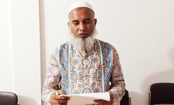 লিখিত বক্তব্য পাঠ করছেন নুরুল হক মেম্বার