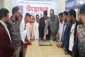 বিশ্বনাথ প্রেসক্লাবের অভ্যন্তরীণ ক্রীড়া প্রতিযোগীতার উদ্বোধন করছেন অতিথিরা