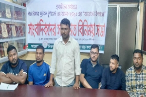 বক্তব্য রাখছেন খেলোয়াড় কল্যাণ সমিতির সভাপতি রোকমান