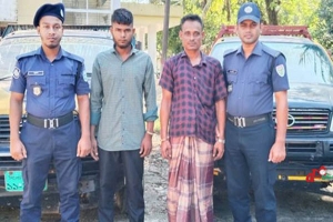 ছবি, পুলিশের সঙ্গে গ্রেপ্তারকৃতরা